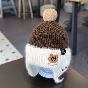 Comfort Bear Theme Knitted Kids Hat with Ear Protection - Warm Cotton Beanie for Kids, Perfect for Thanksgiving and Winter